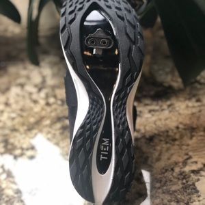 TIEM Cycling shoes, Black, Size 8.5